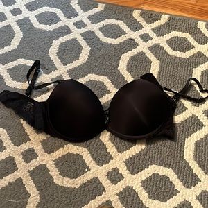 Nwot fredericks of Hollywood black push-up bra 36b